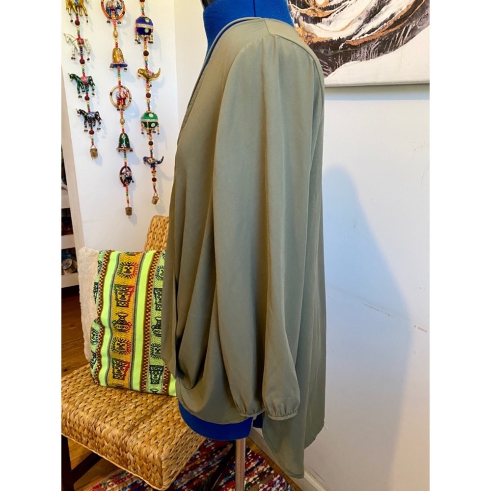 Miami High-Low Wrap Blouse - Picture 3 of 6